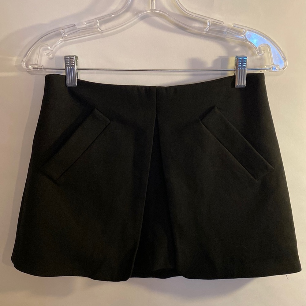 Never worn Zara Basic black mini-skort in size small